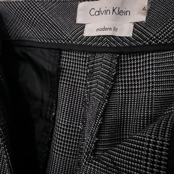 Calvin Klein Moder Fit pants ol - Picture 5 of 5